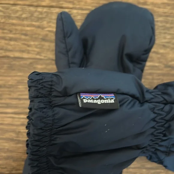 Patagonia Baby Puff Mittens- Navy- 12-24 months - Picture 3 of 4